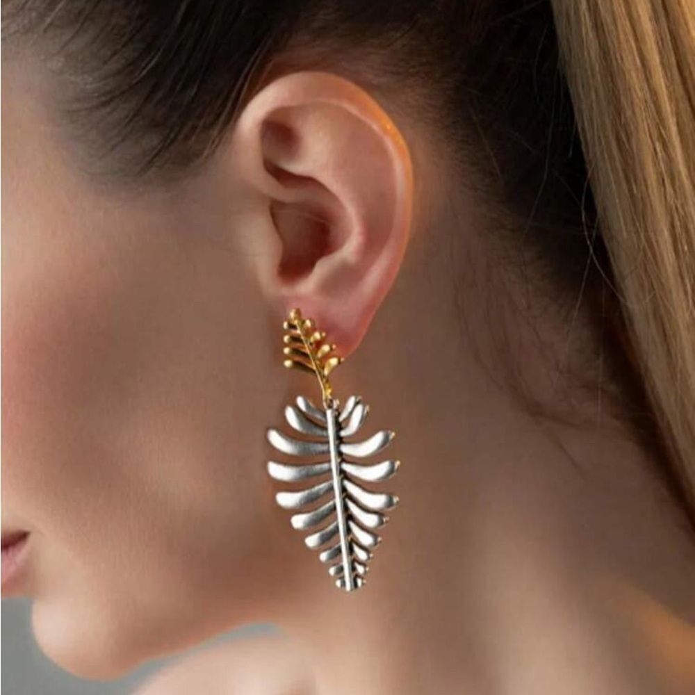 Elegant Leaf Earrings N1055